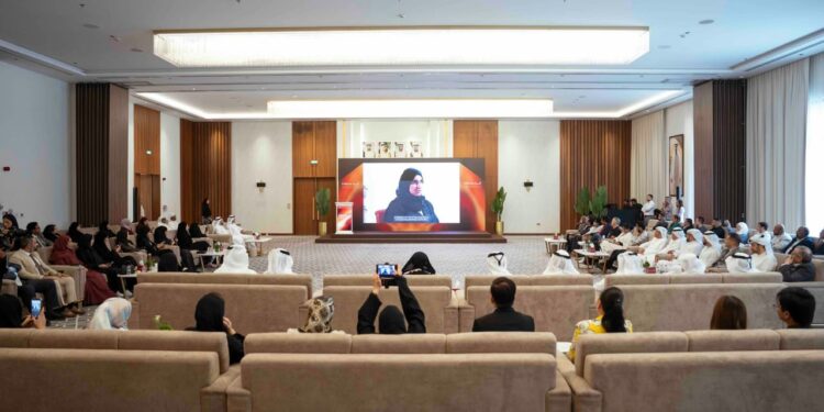 Hessa bint Essa Buhumaid addressing representatives at the Ethraa Award Phase 3 launch in Dubai