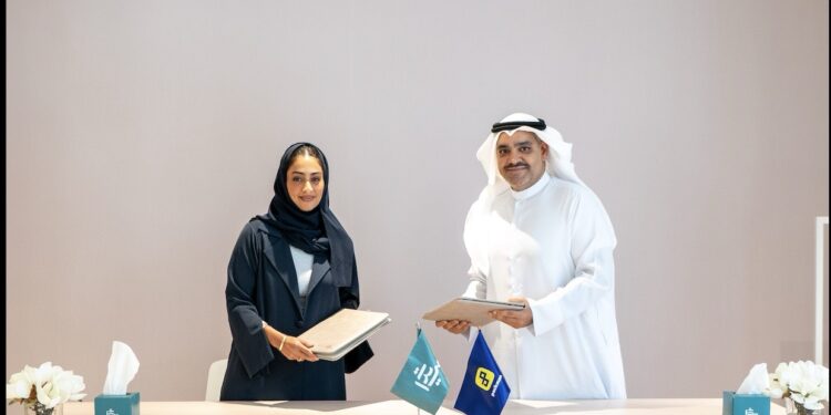 SBWC Director Maryam Bin Al Shaikh and Packman Portal Co-founder Mohamed Al Rashed at the MoU signing ceremony.