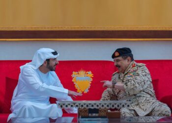King Hamad bin Isa Al Khalifa receiving Sheikh Hamdan bin Mohammed bin Rashid Al Maktoum during the Bahrain Shield joint military exercise in Manama.