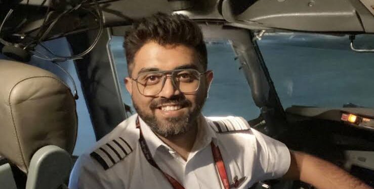 Discover hCaptain Smit Machchhar, who kept the cockpit open despite serious injuries.. Source: DD Indiaow Indian pilot Captain Smit Machchhar saved 174 lives by fighting off a co-pilot knife attack mid-flight, earning praise from PM Modi.